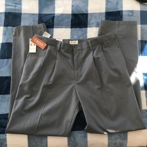 NWT Dockers Pleated Front Khakis